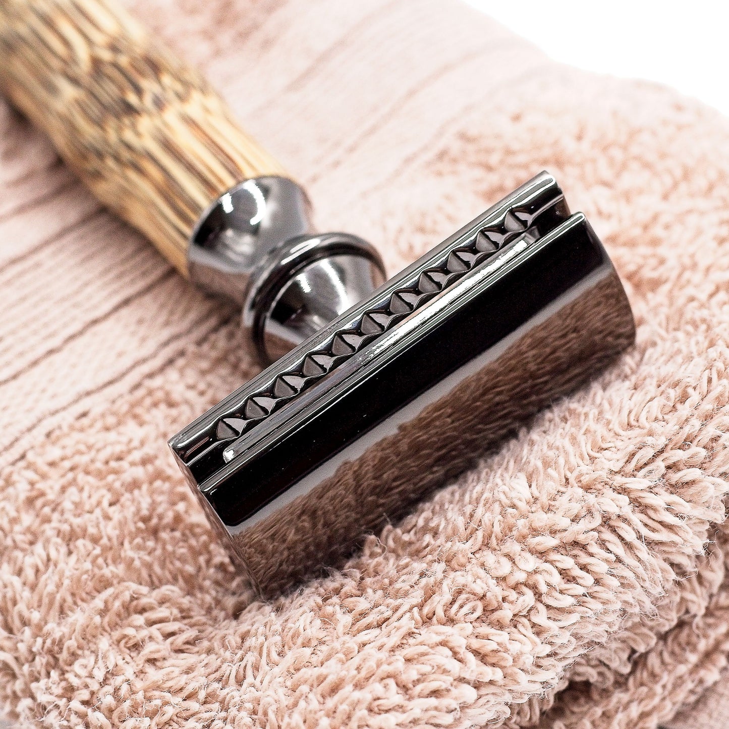 Retro Bamboo Handled Safety Razor with Blades