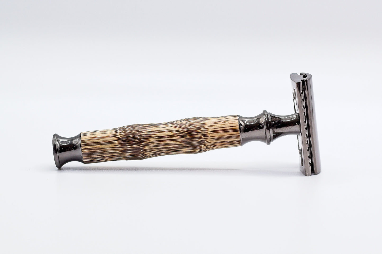 Retro Bamboo Handled Safety Razor with Blades